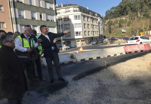 A Xunta remata a obras da glorieta da travesía de Portosín nas que investiu 370.000 euros para eliminar un punto negro de accidentes da comarca